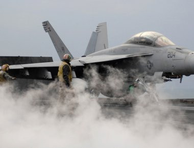 Βίντεο: Η απογείωση δύο F/A - 18 Hornets